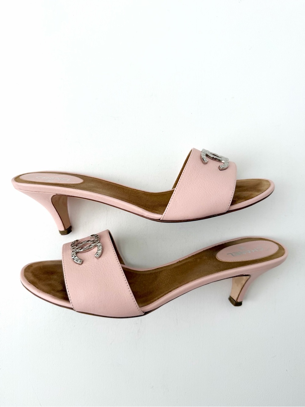 CHANEL | CC Logo Kitten Heel Mule Sandals Rose Pink Leather Open Toe EU 41 - Picture 3 of 13